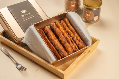 董室甜點烘焙坊-焦糖肉桂丹麥棒、千層棒鐵盒
