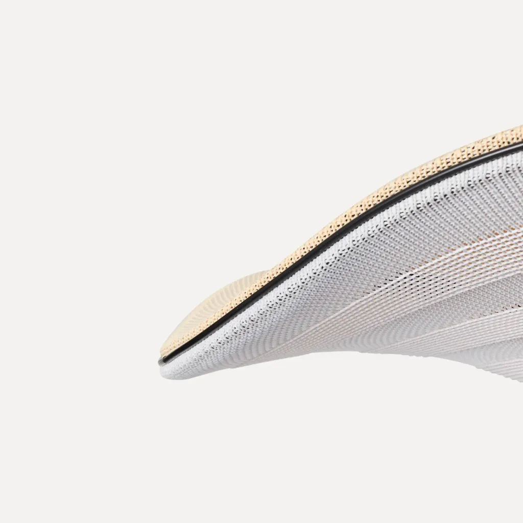 made-by-hand_flying_lamp_o58cm_golden-sand_detail_backgroundtone_1180