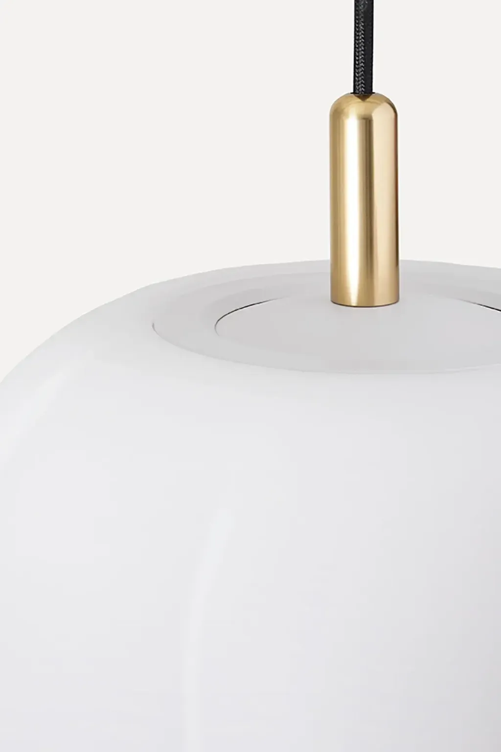 made-by-hand_pepo_brass_large_detail_backgroundtone_38741