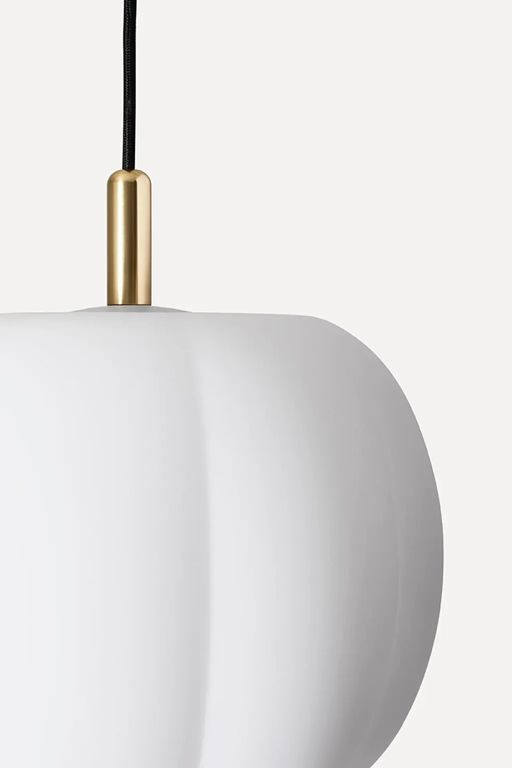 made-by-hand_pepo_brass_large_detail_backgroundtone_38739