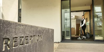 A Kärcher Puzzi 9/1 Bp in a hotel A Kärcher Puzzi 9/1 Bp in a hotel Carpet cleaner