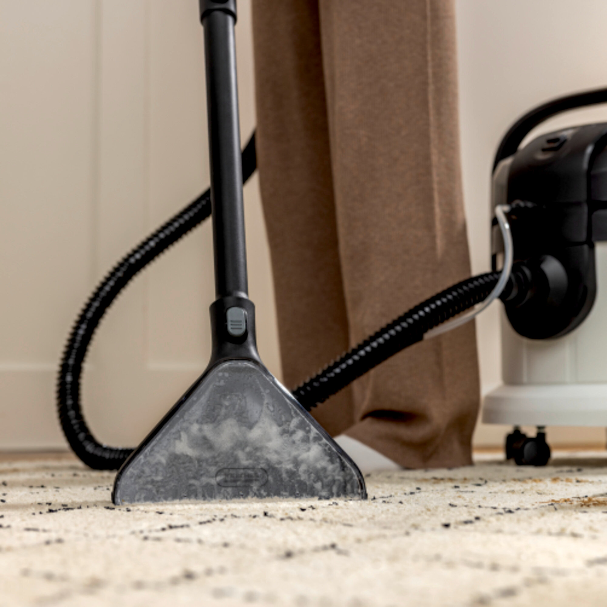 Spray extraction cleaner SE 4 Plus: Proven Kärcher technology for optimum cleaning results