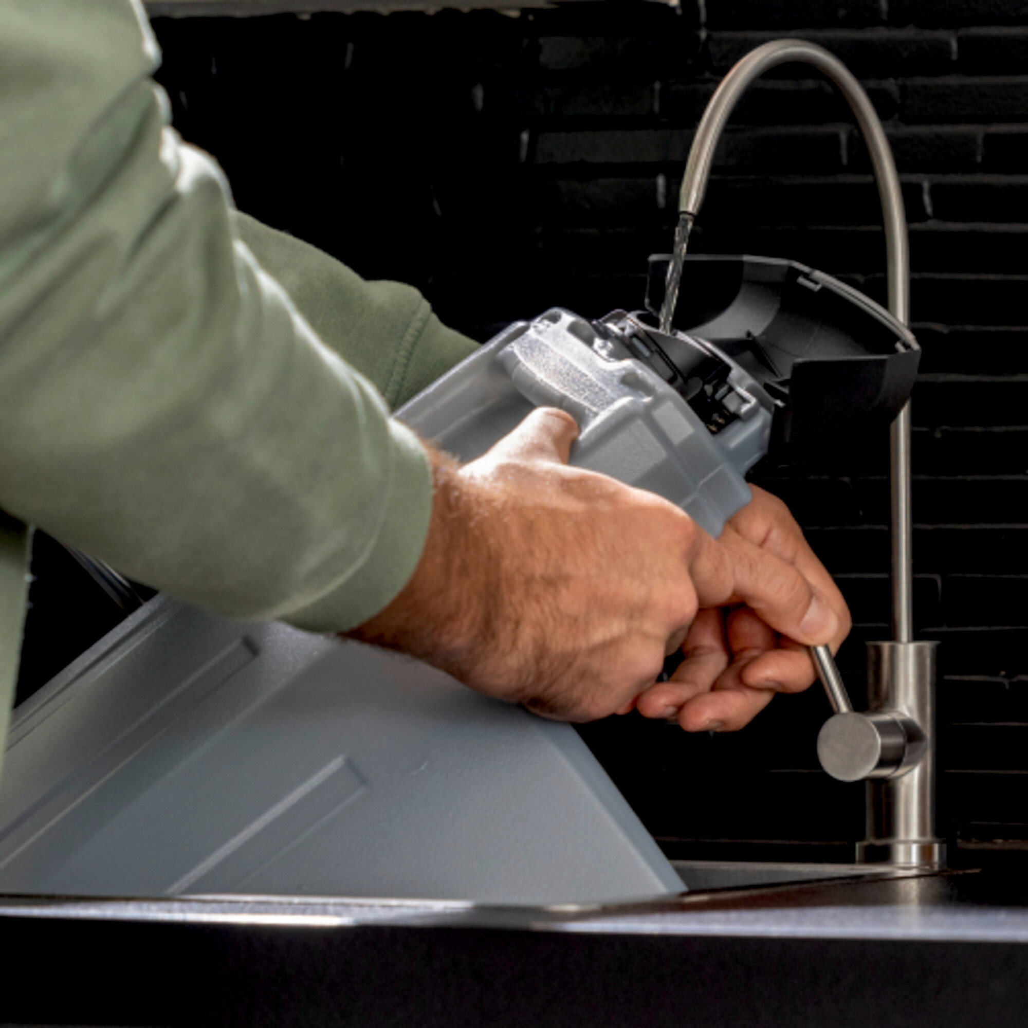 Spray extraction cleaner SE 4 Plus: Removable fresh water tank