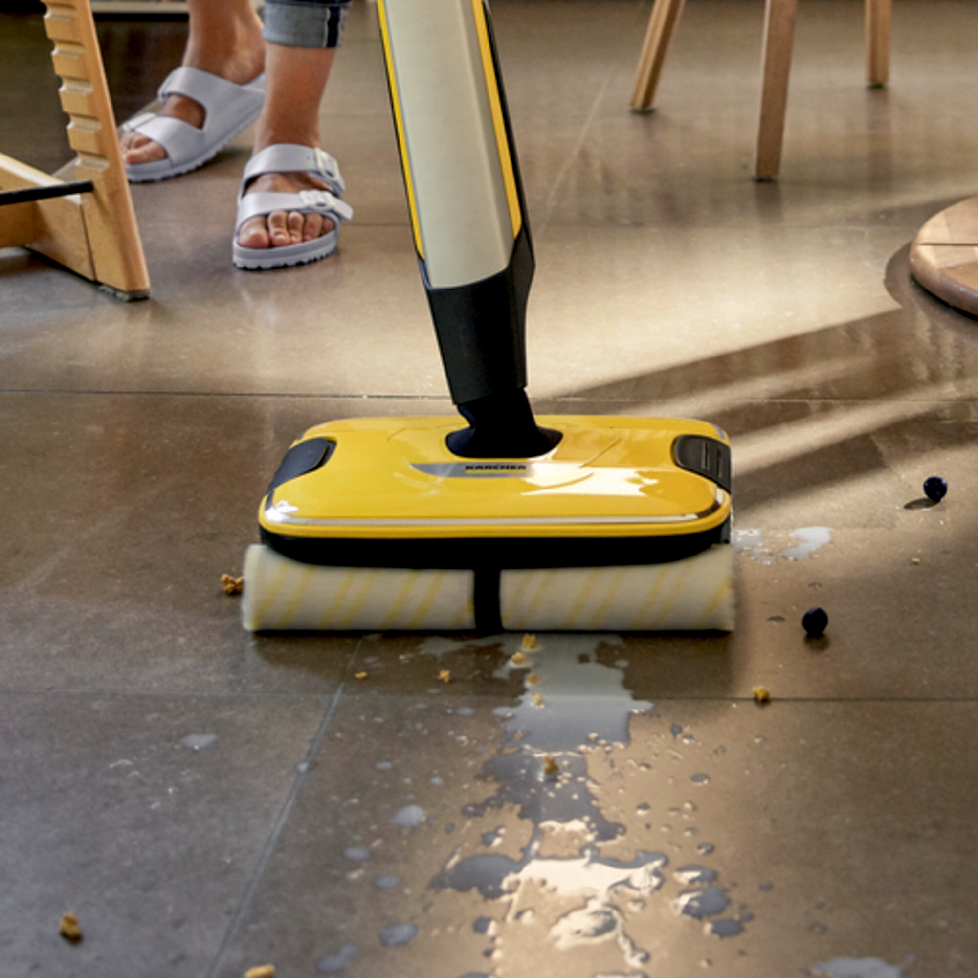 Hard floor cleaner FC 7 Cordless: All-in-one: Removes all kinds of dry and wet everyday dirt in a single step