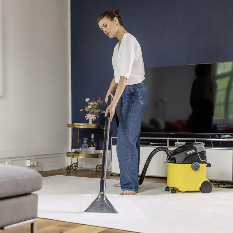 Fibre-deep cleaning with the Kärcher spray extraction cleaner Fibre-deep cleaning with the Kärcher spray extraction cleaner