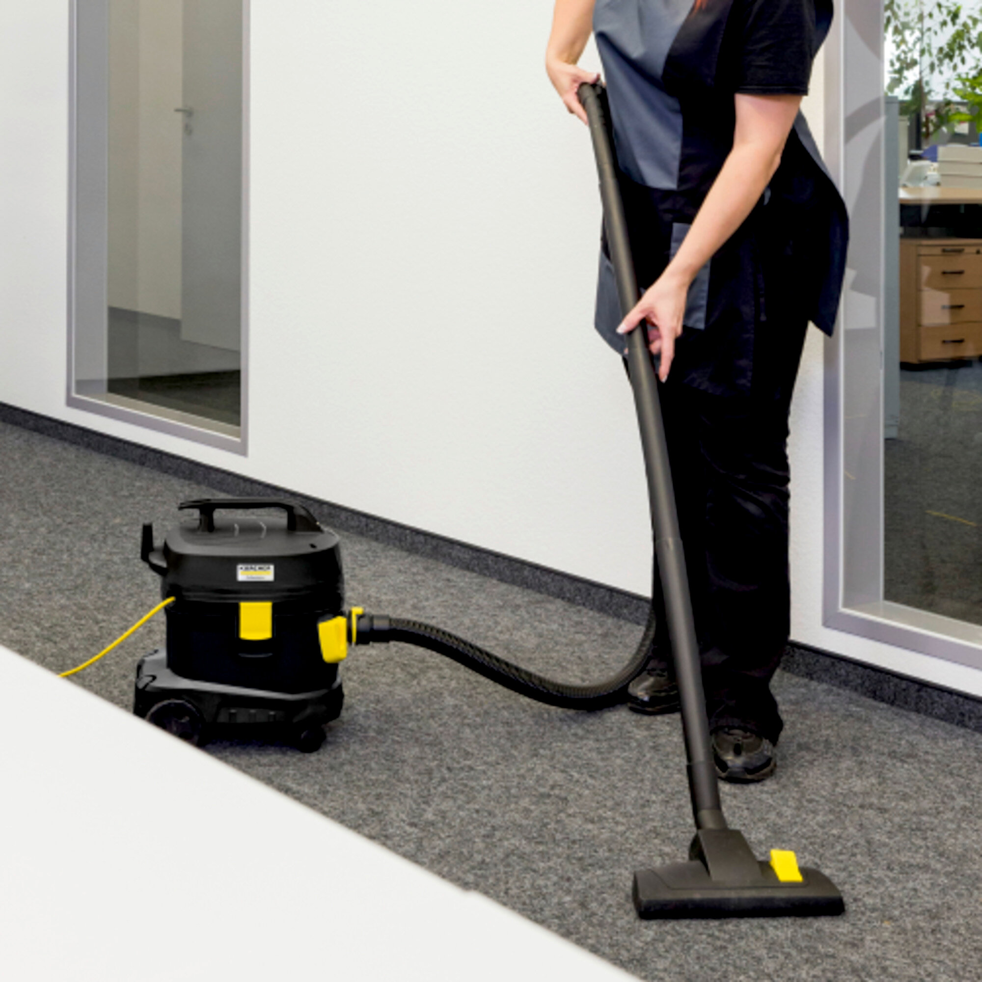 Dry vacuum cleaner T 11/1 Classic Re!Plast: Very low operating noise of only 61 dB(A)