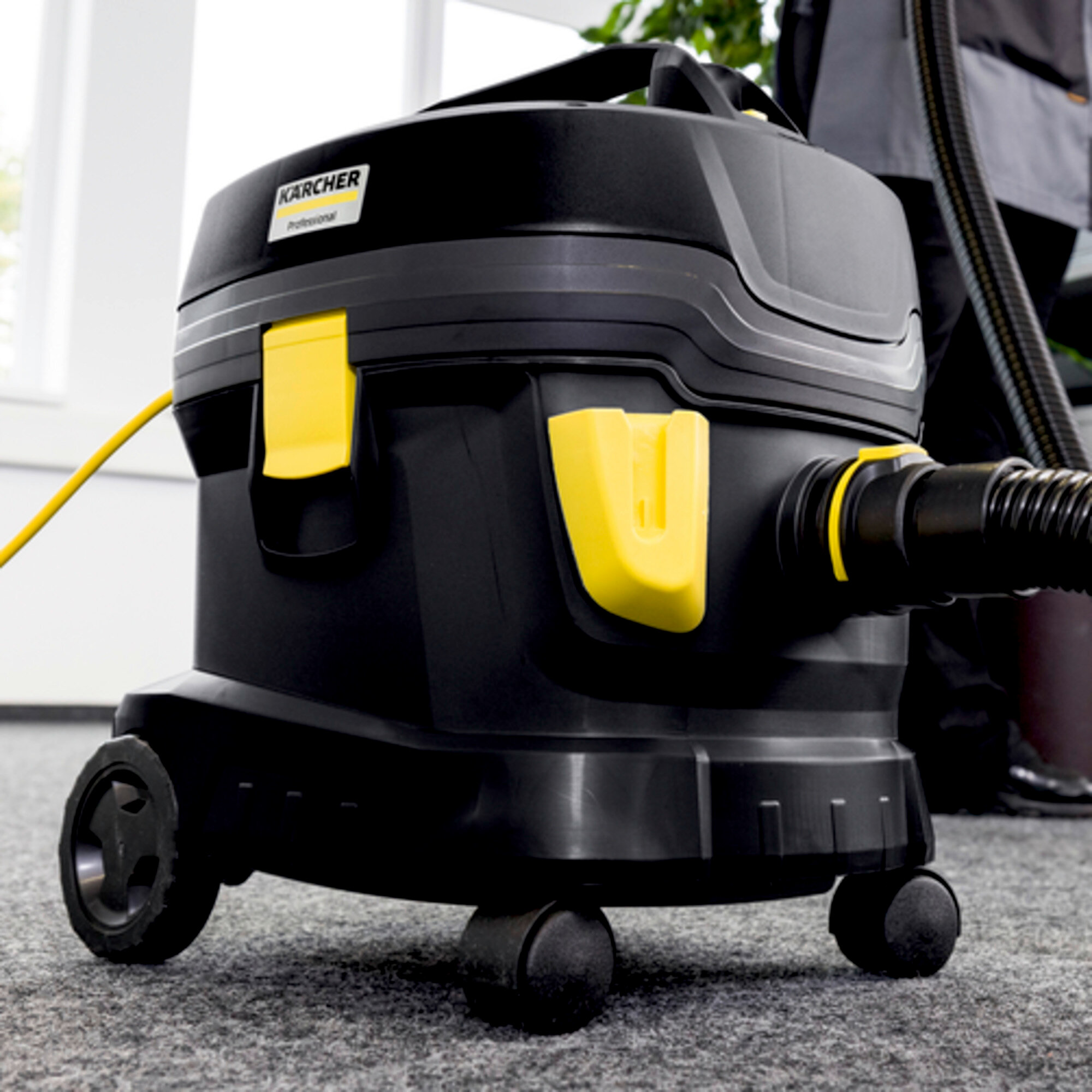 Dry vacuum cleaner T 11/1 Classic Re!Plast: Sustainable and innovative design containing 60% recycled materials