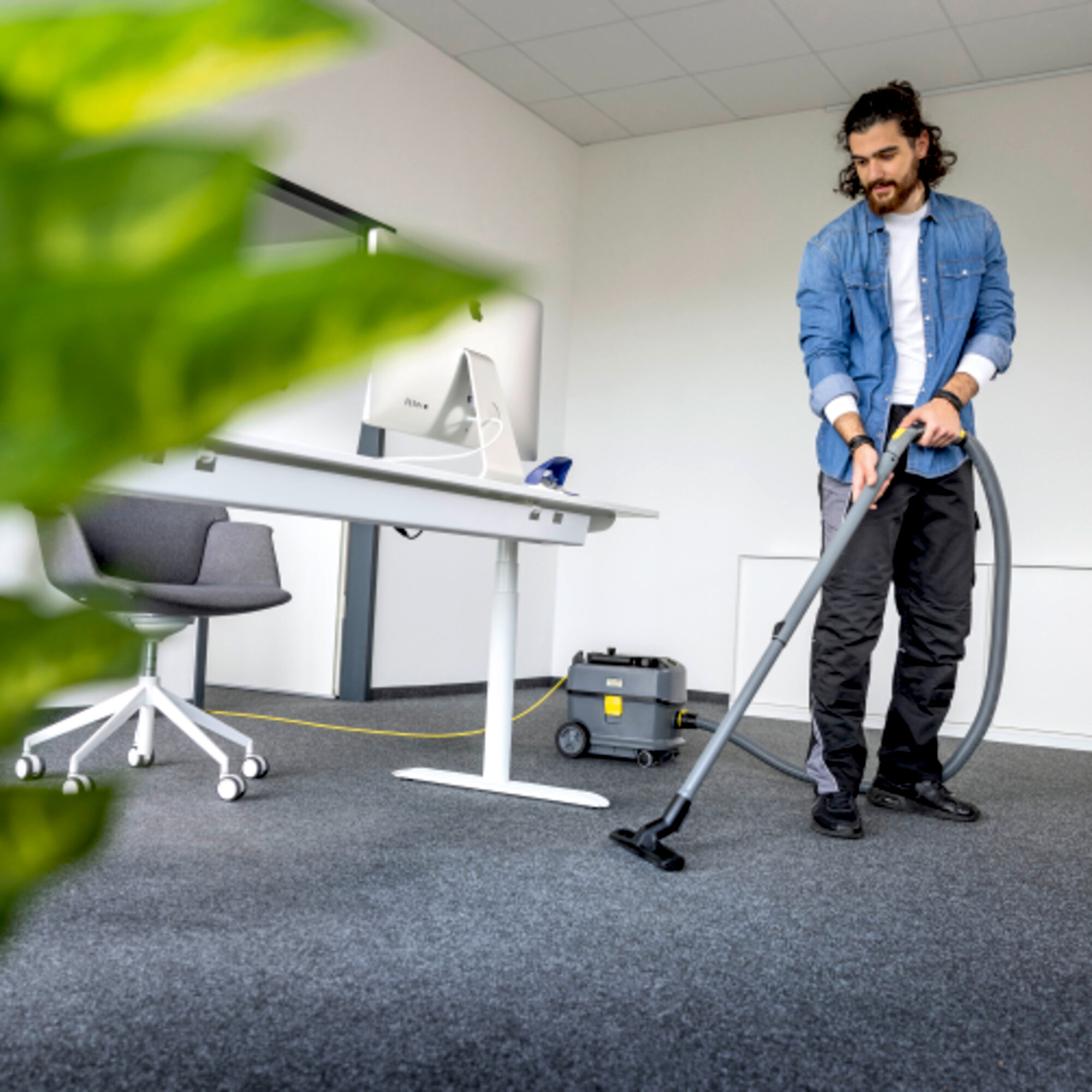 Dry vacuum cleaner T 10/1 Adv: Ultra-quiet: virtually silent operation at just 52&nbsp;dB(A)