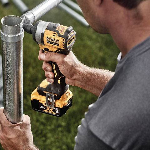DEWALT-CORDLESS-SERIES_DEWALT-DCF911N-B1-20V-MAX-1-2-BL-COMPACT-IMPACT-WRENCH-BARE-TOOL-PHOTO-2