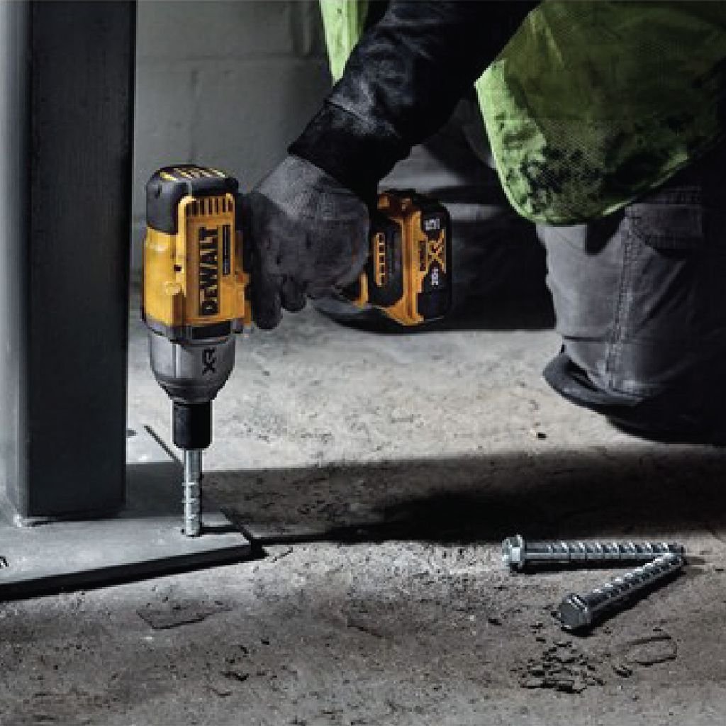 DEWALT-CORDLESS-SERIES_DEWALT-DCF900P2T-B1-20V-HT-1-2-IMPACT-WRENCH-PHOTO-4