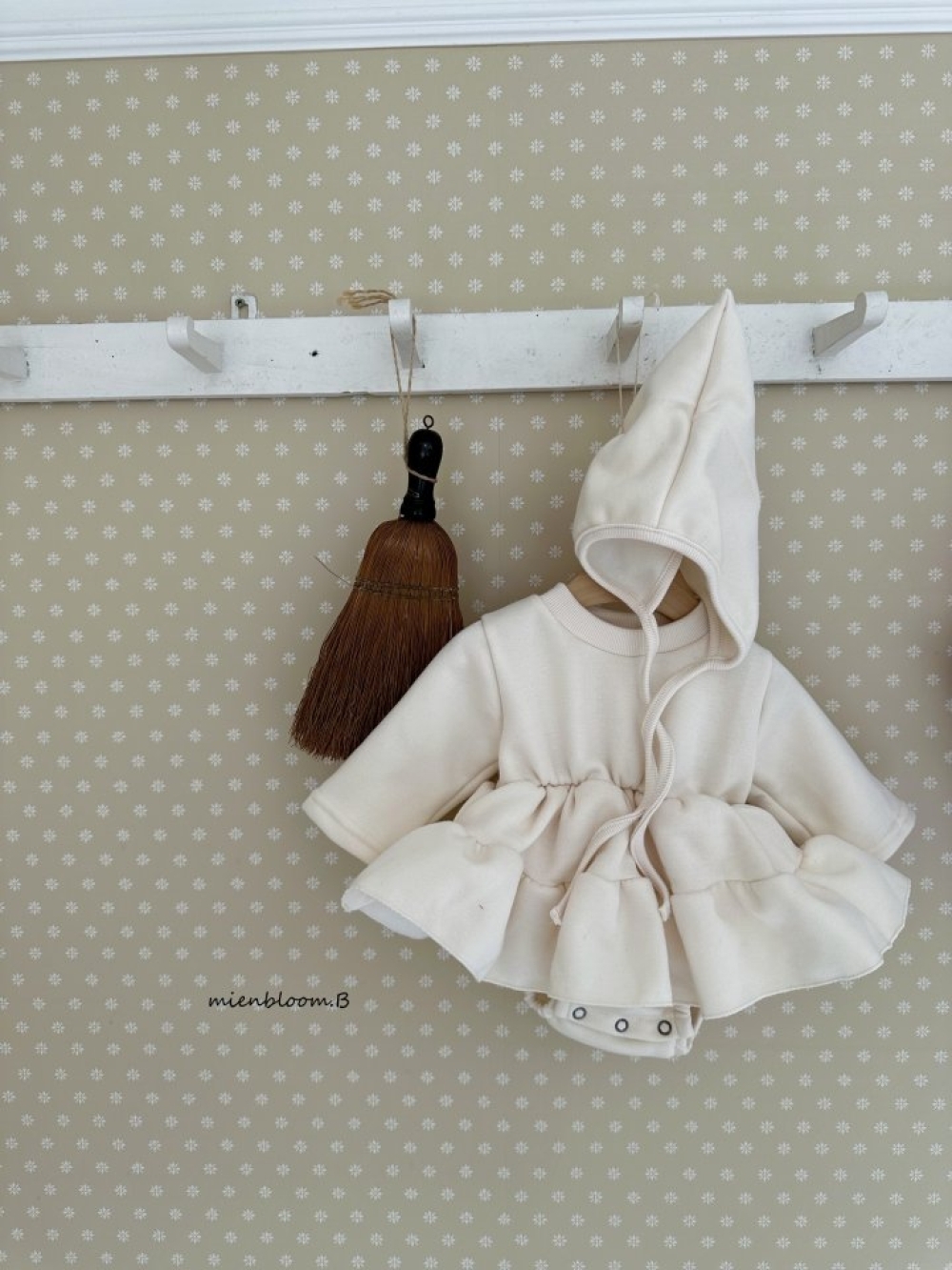 1729222998_2780063981