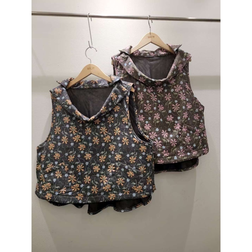 反領花朵背