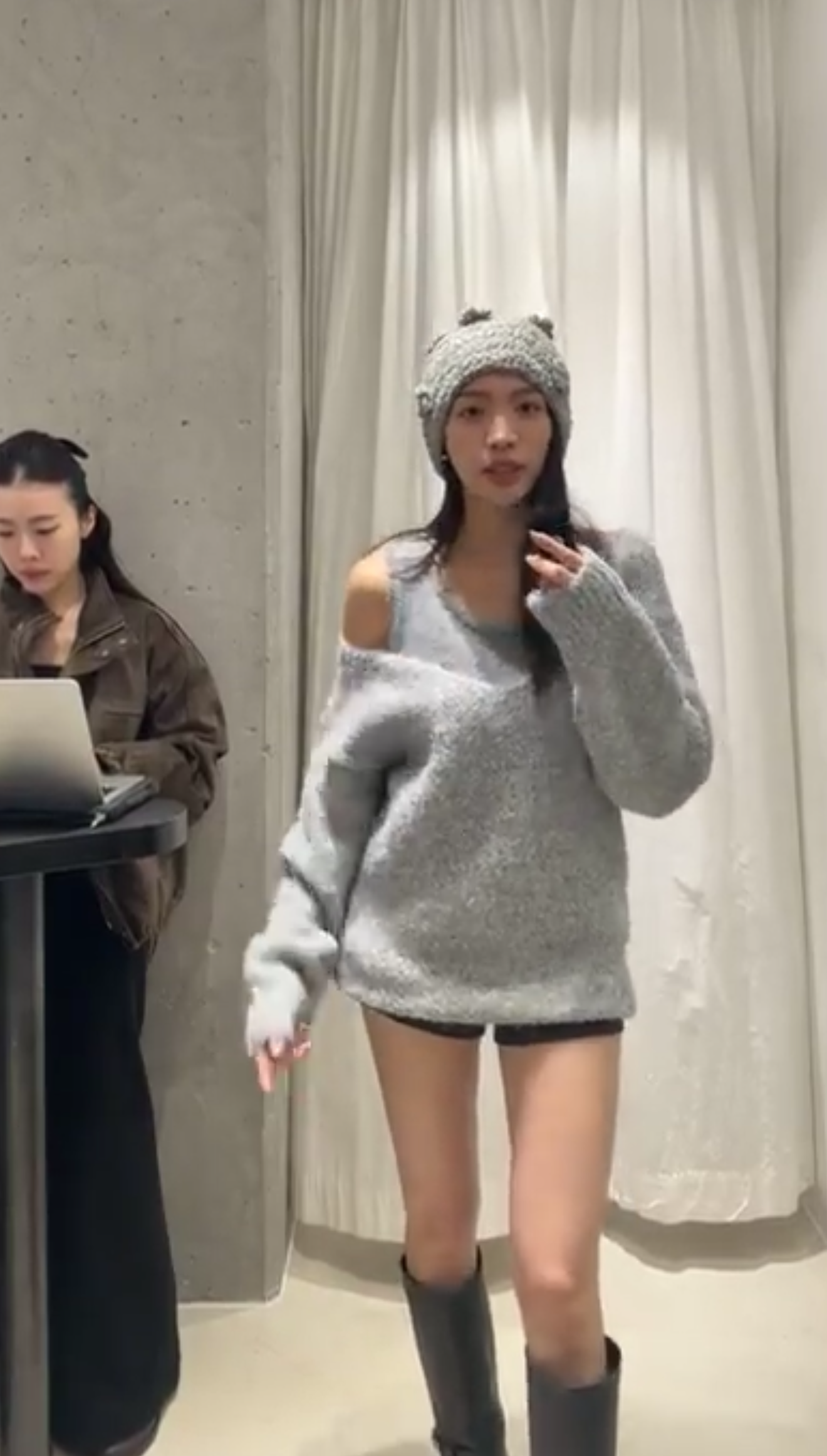 83BCBCF0-3E9B-4682-860B-5E68633F5AD3