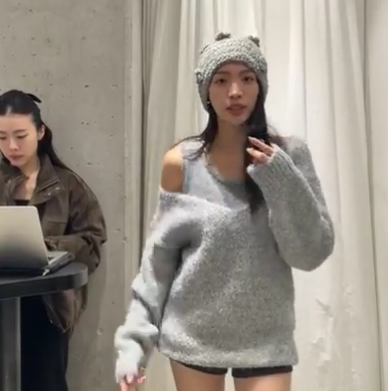 83BCBCF0-3E9B-4682-860B-5E68633F5AD3