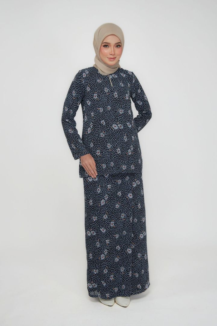 Daisy Black 3