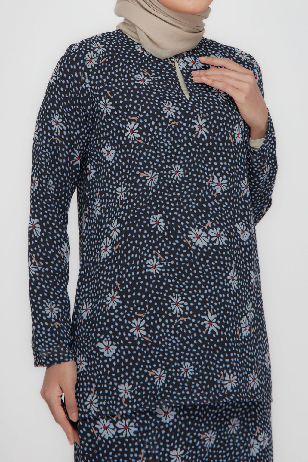 Daisy Black 4
