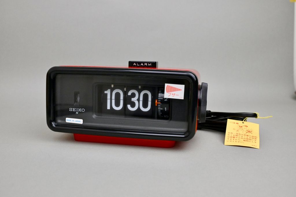 Seiko 紅 翻頁鐘2