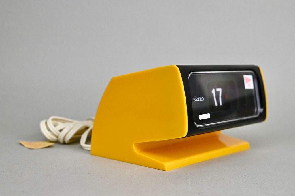 Seiko 黃色翻頁鐘1