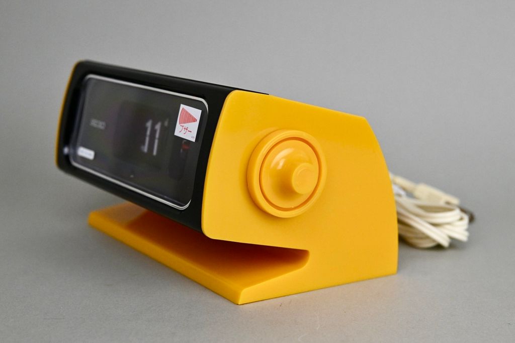 Seiko 黃色翻頁鐘2