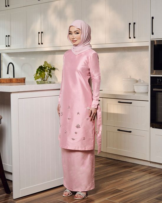 NORA KURUNG | Aisyah Mazlan Atelier