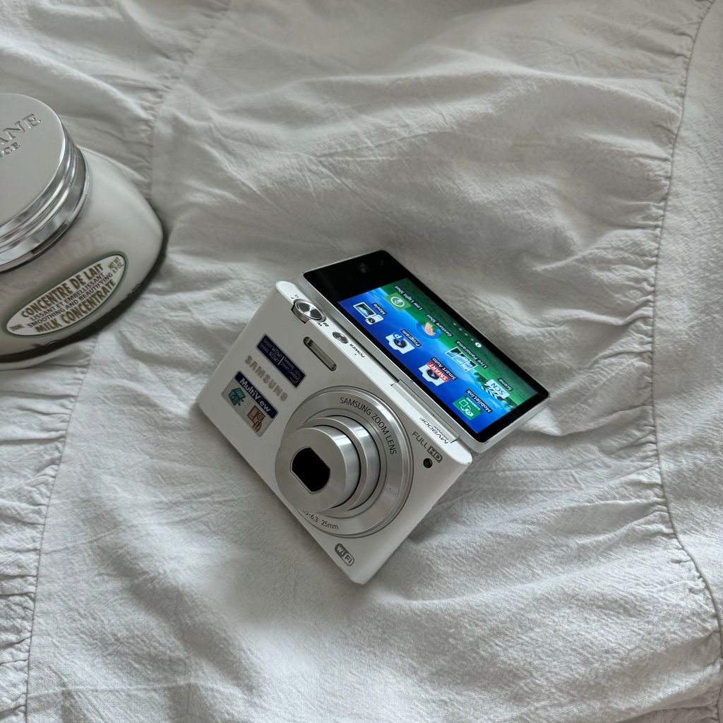 Samsung MV900F (Wi-Fi) – 21 CCD Camera