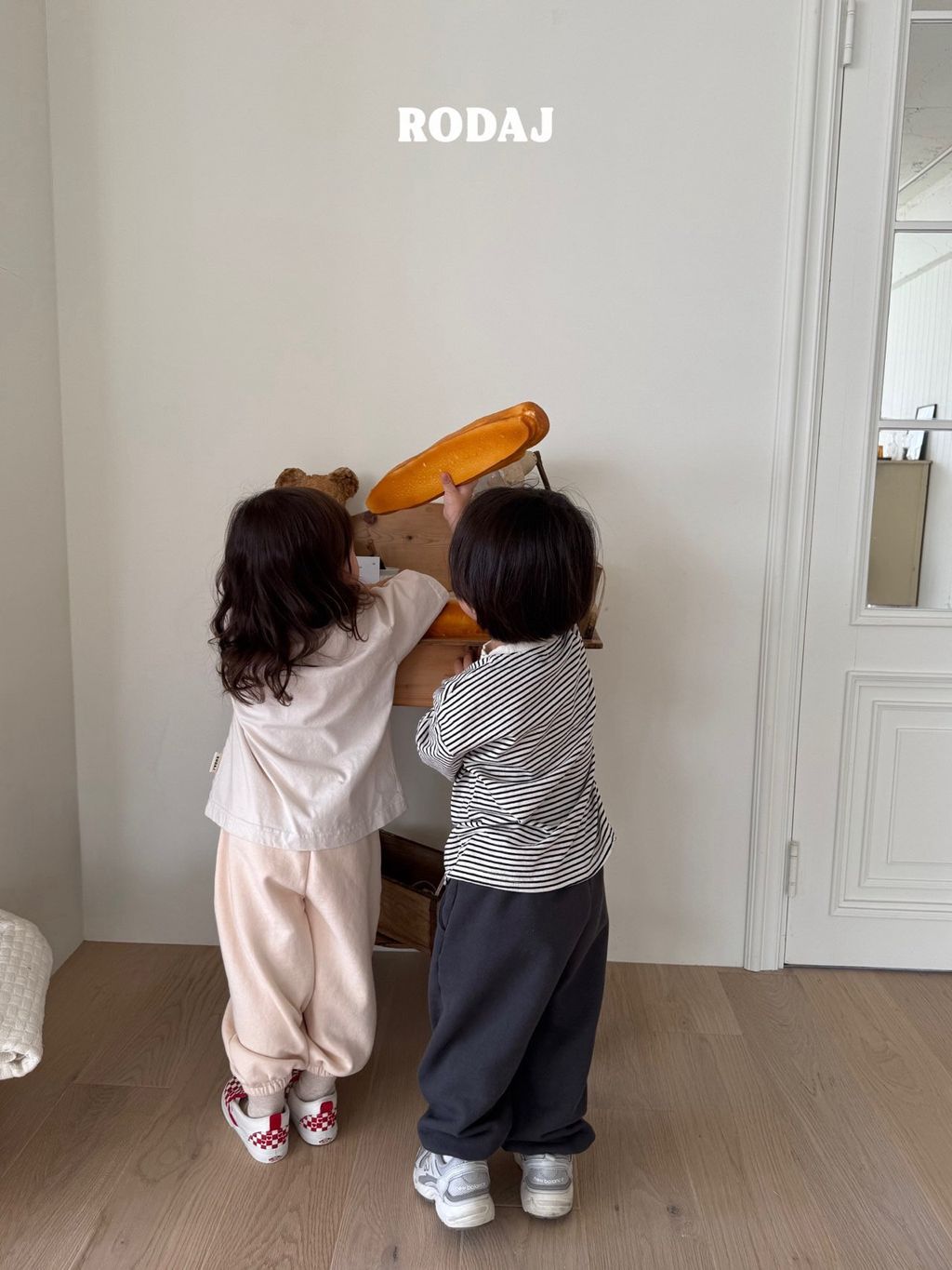 18ba2a08aia0bbb70d211be6d2b54233