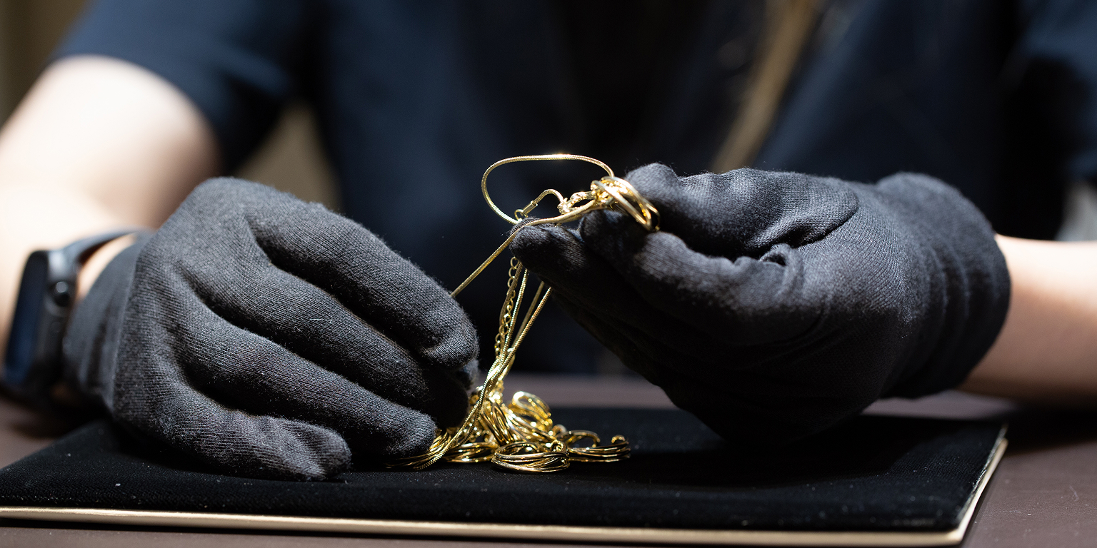 Pic talking with client 2