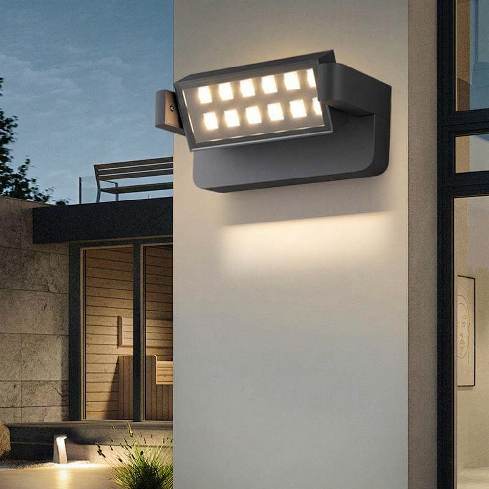 現代簡約風格戶外LED壁燈安裝於別墅外牆情境照