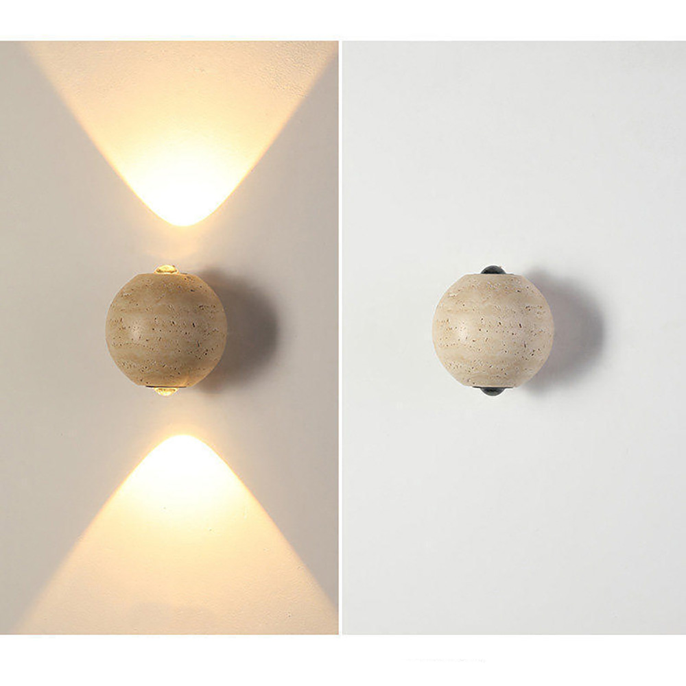 圓球洞石壁燈開燈與關燈效果對比，展示天然黃洞石特有孔隙紋理。