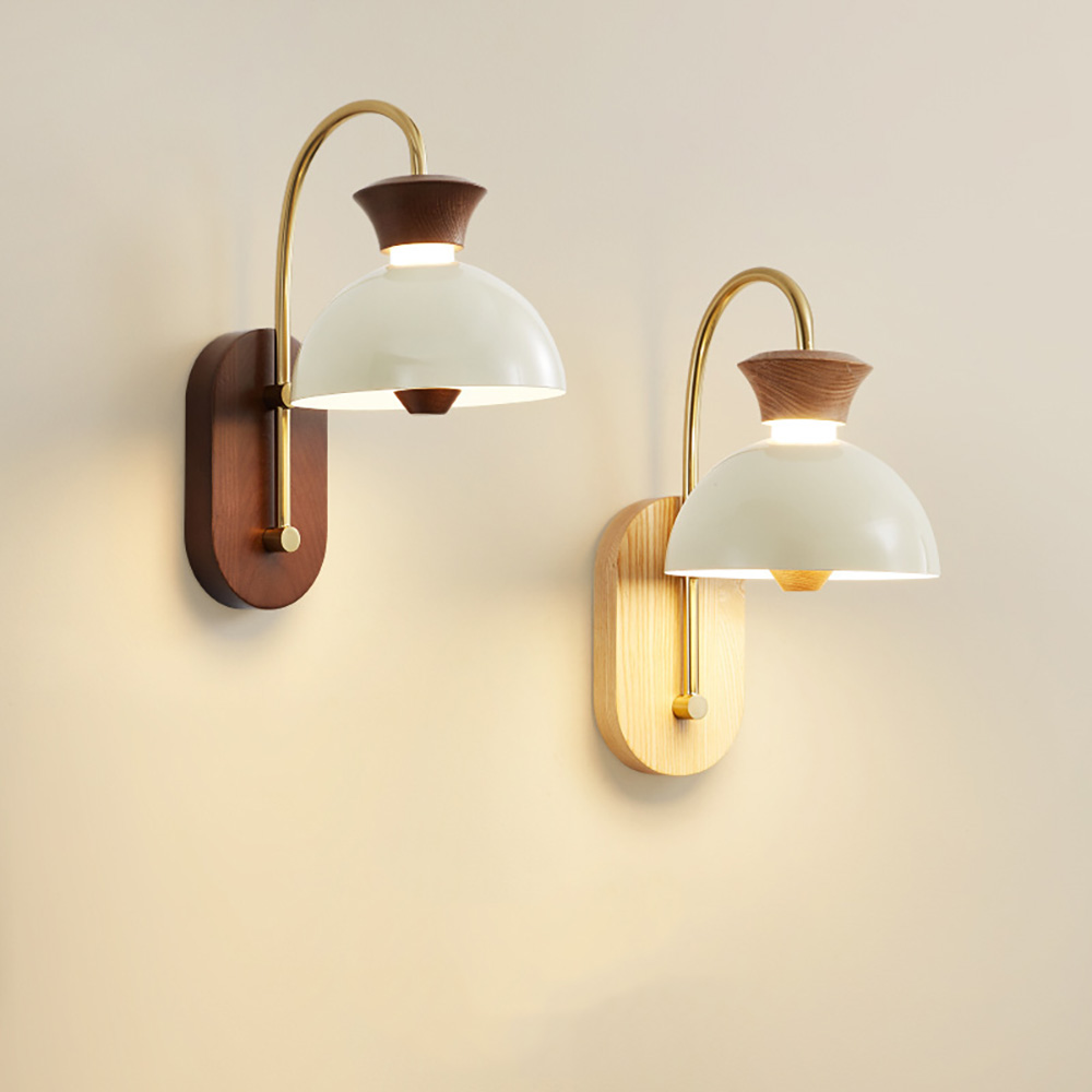 北歐風實木壁燈兩色對比圖：深胡桃木色與淺原木色底座
