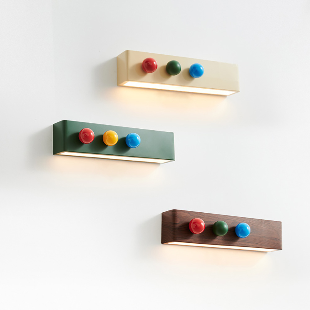 三款不同材質壁燈展示：胡桃木色、復古墨綠、奶黃色置物壁燈