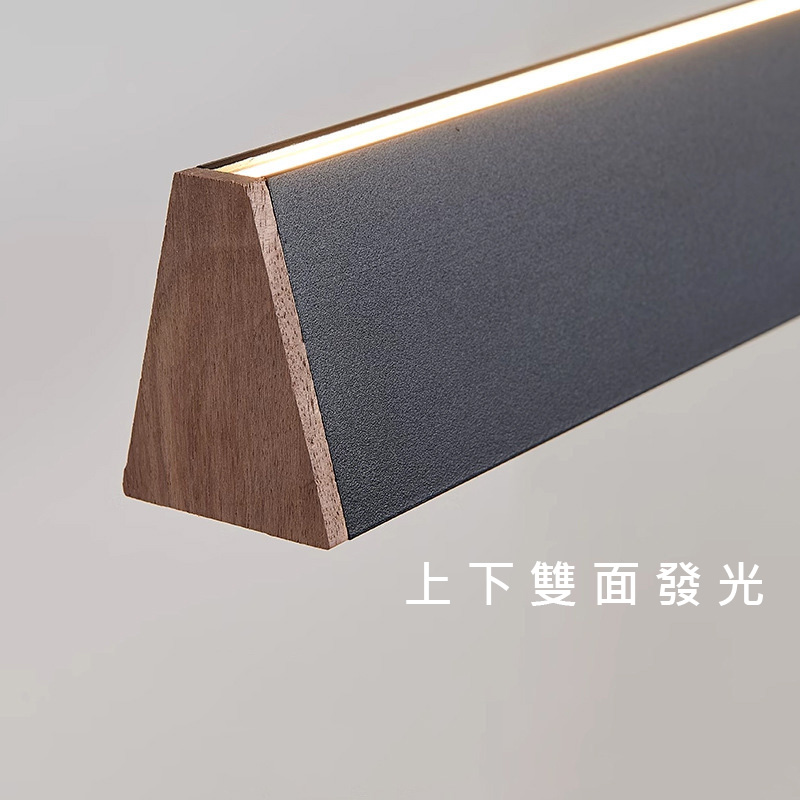 一字型餐廳吊燈上方發光凹槽,梯形切面設計展現上下雙向透光的間接照明技術