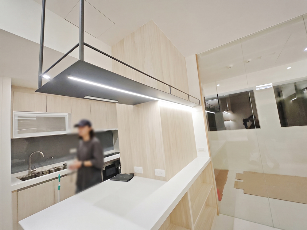 300991