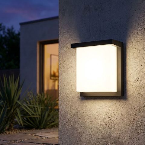 modern-black-outdoor-wall-light-closeup