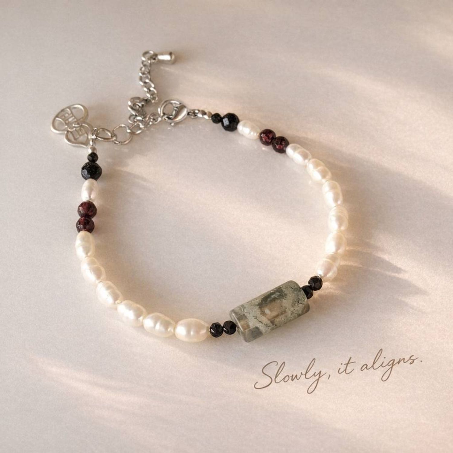 ✨月老紅線查查 🐎 專屬馬上有錢系列：鈴鐺吊飾・聚寶盆盲袋・聖誕積木盲袋☕ 獨家財神爺咖啡｜牽手官音茶包｜貴人糖｜招財進寶糖 💎 節慶珍珠・天然石・皮革飾品   - 