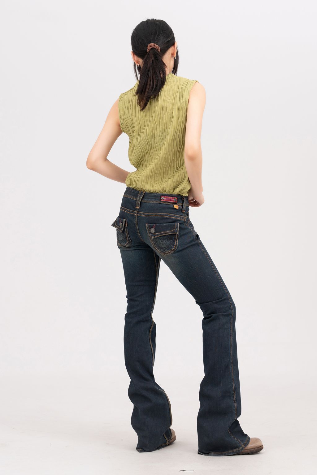 YCW00225