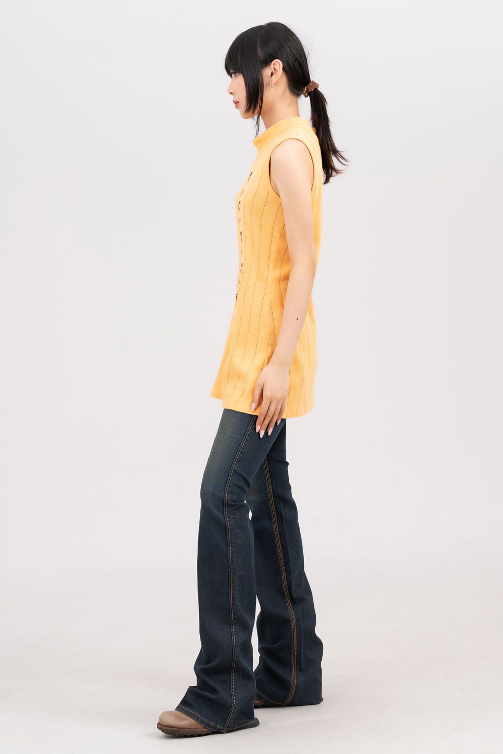 YCW00242