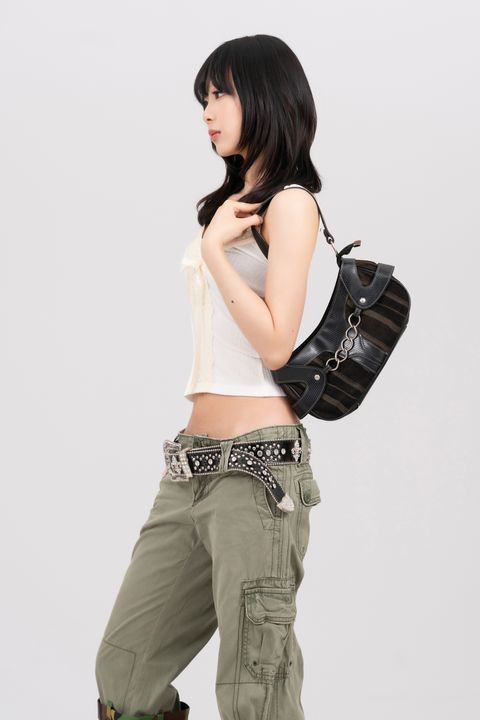 YCW09786