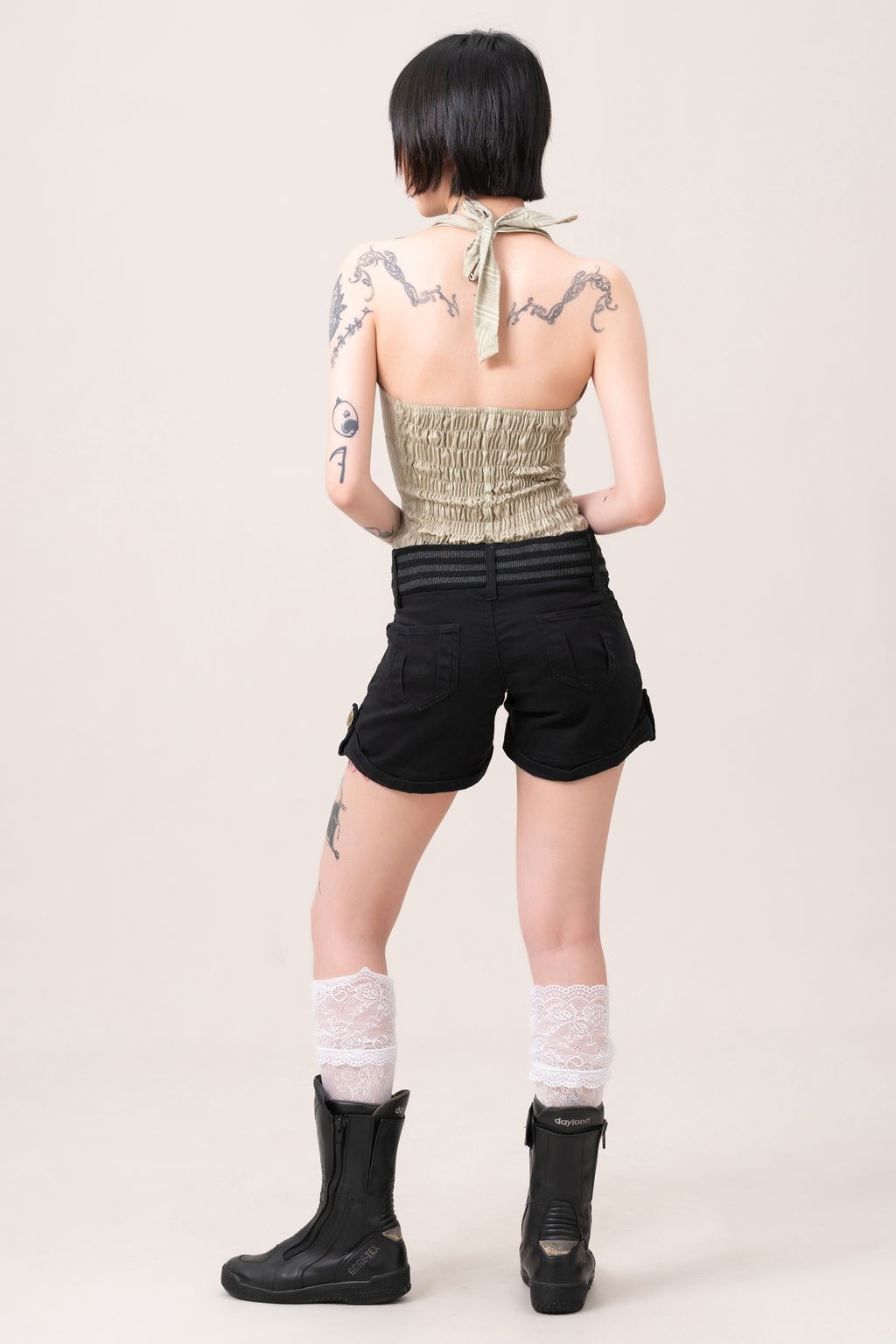 YCW02576