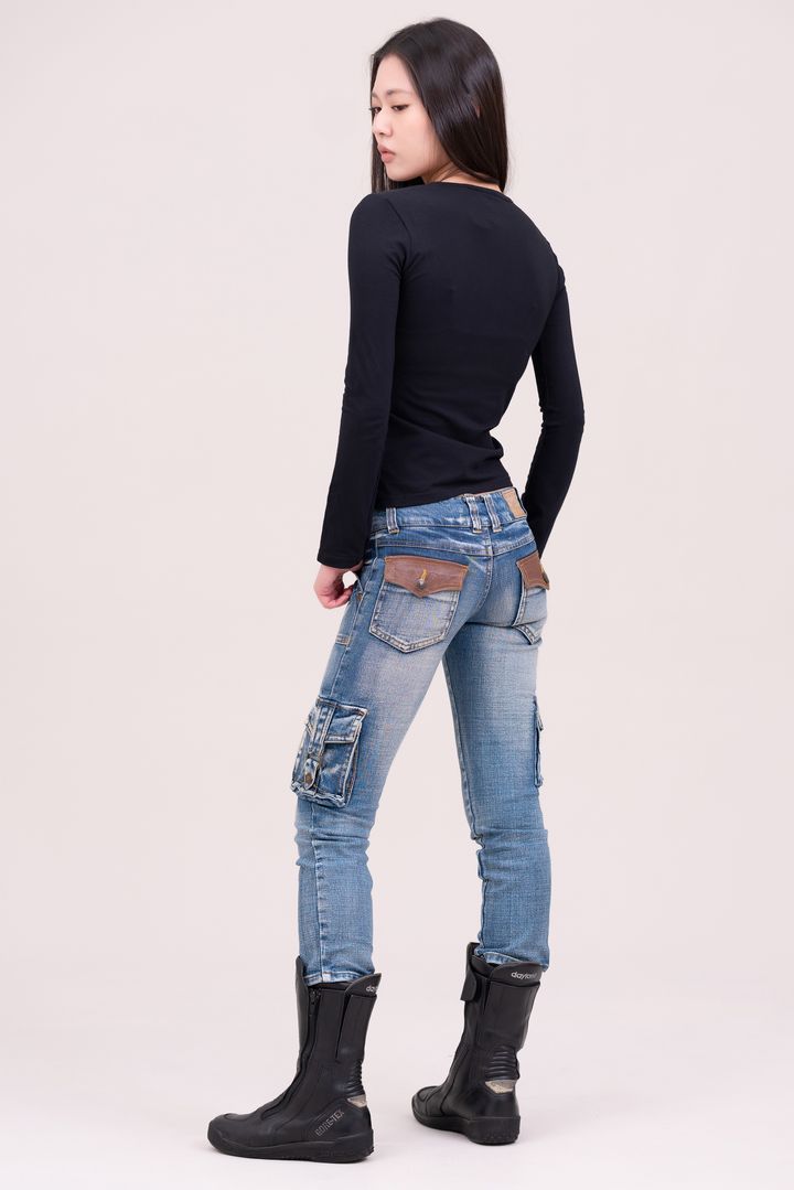 YCW03885