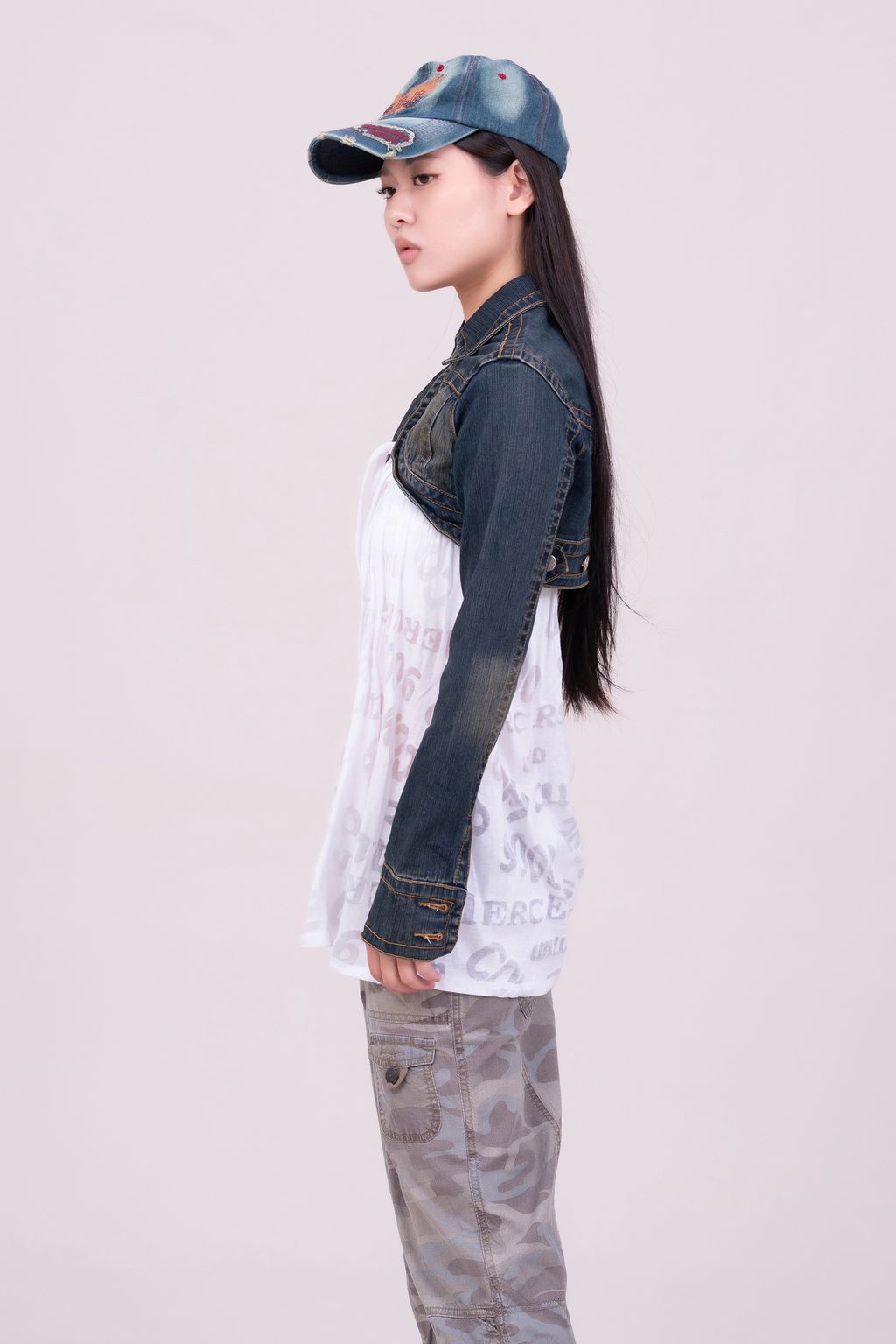 YCW04044