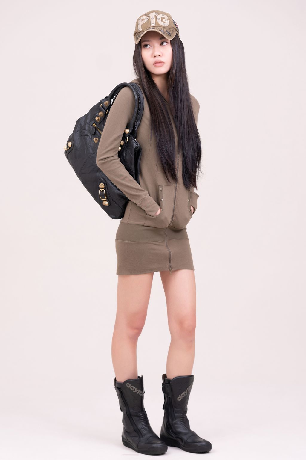 YCW03825
