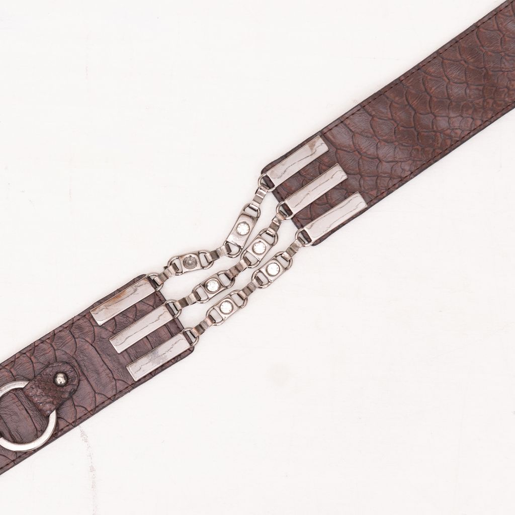 YCW02810