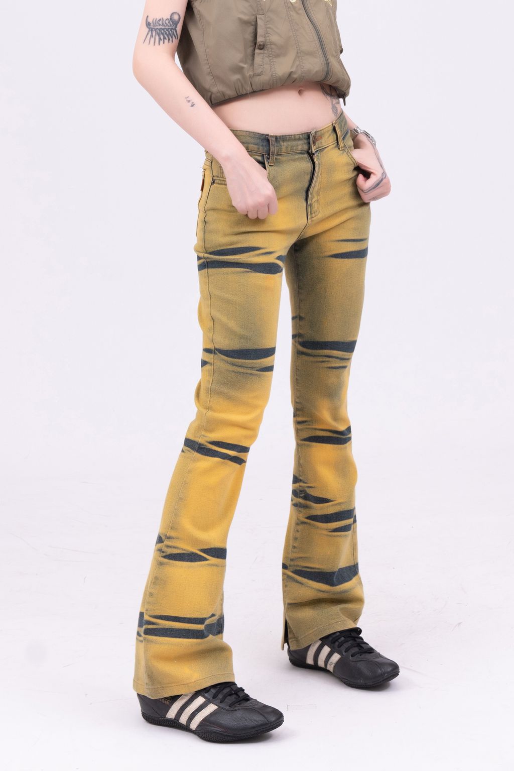 YCW03975