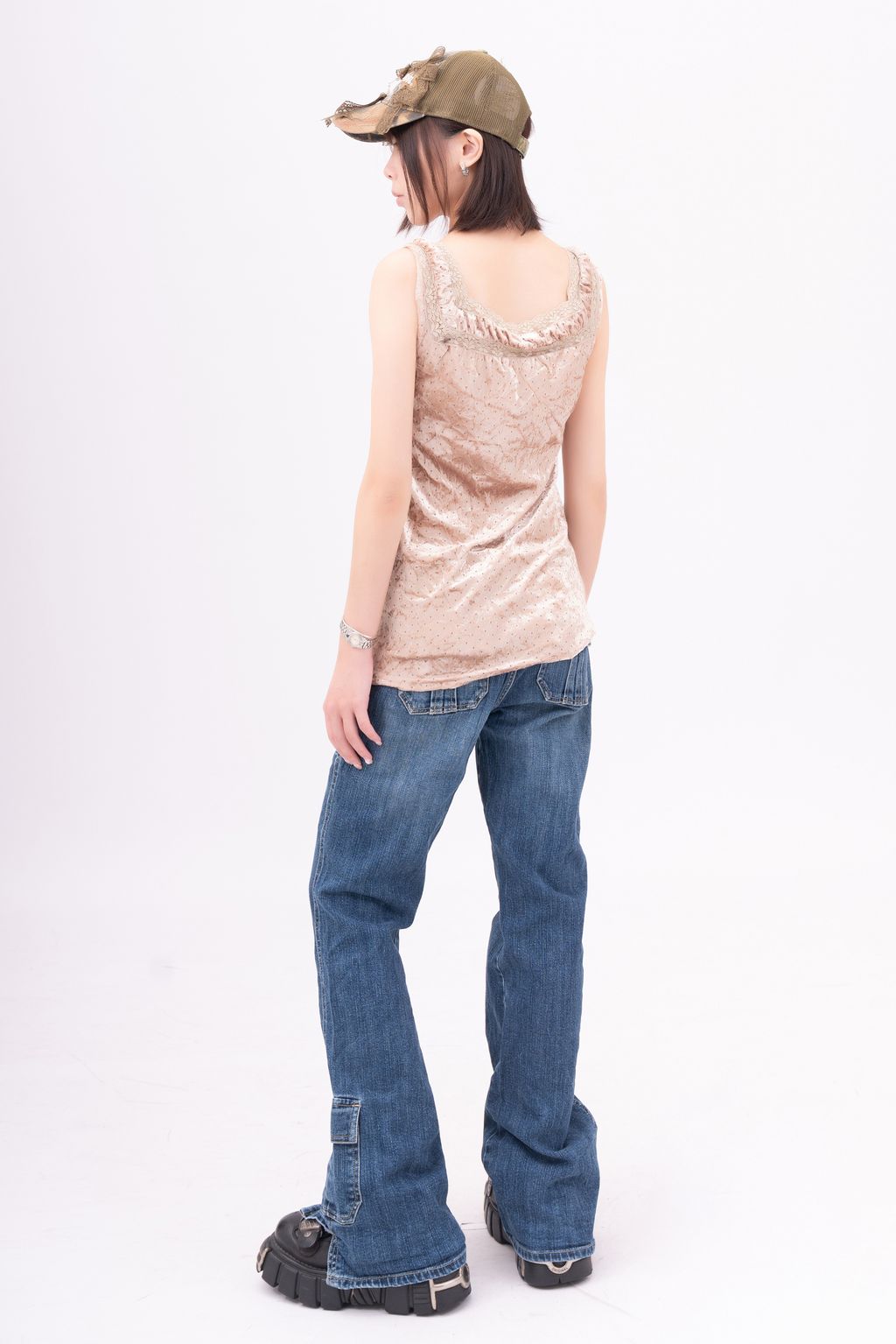 YCW04477