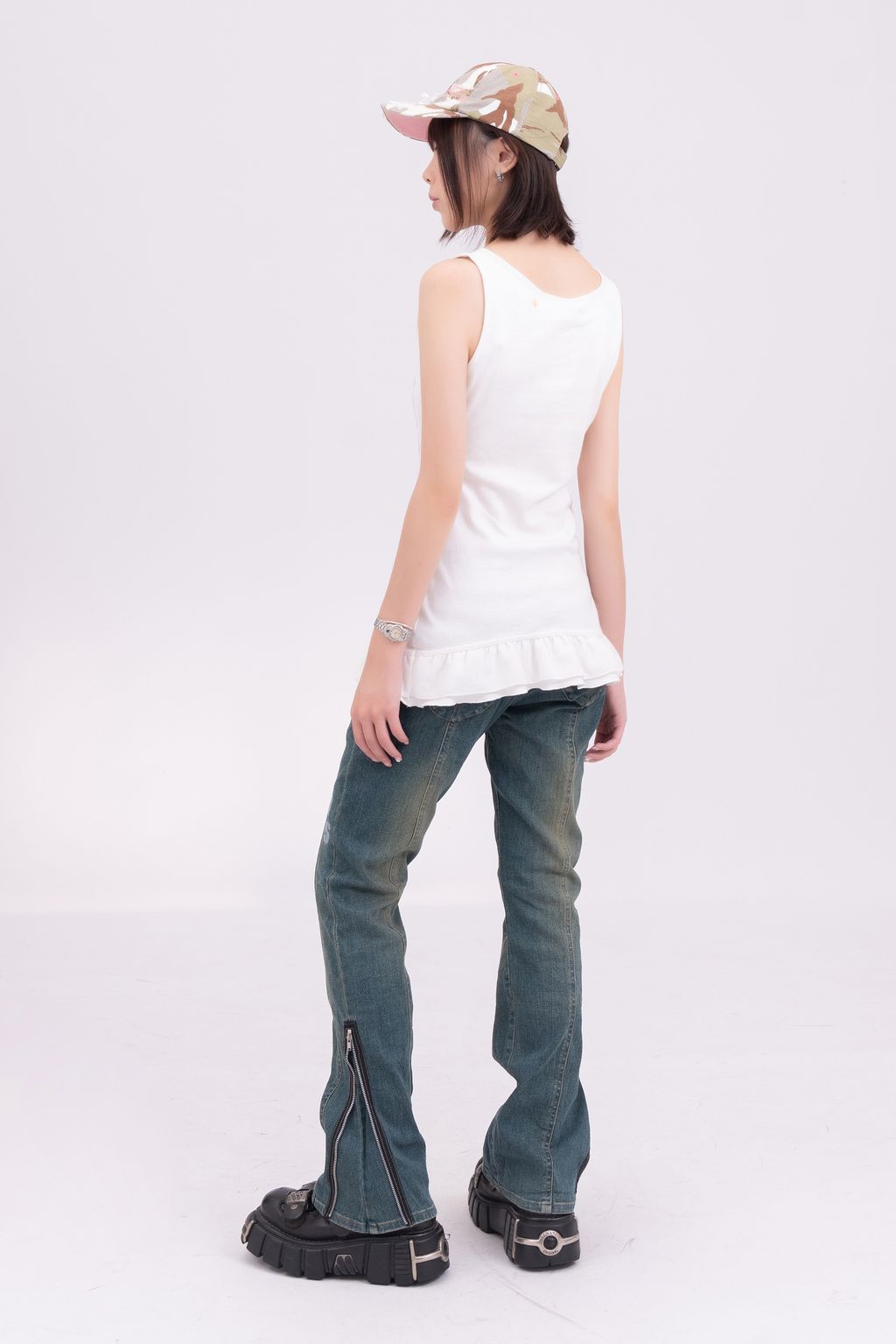 YCW04280