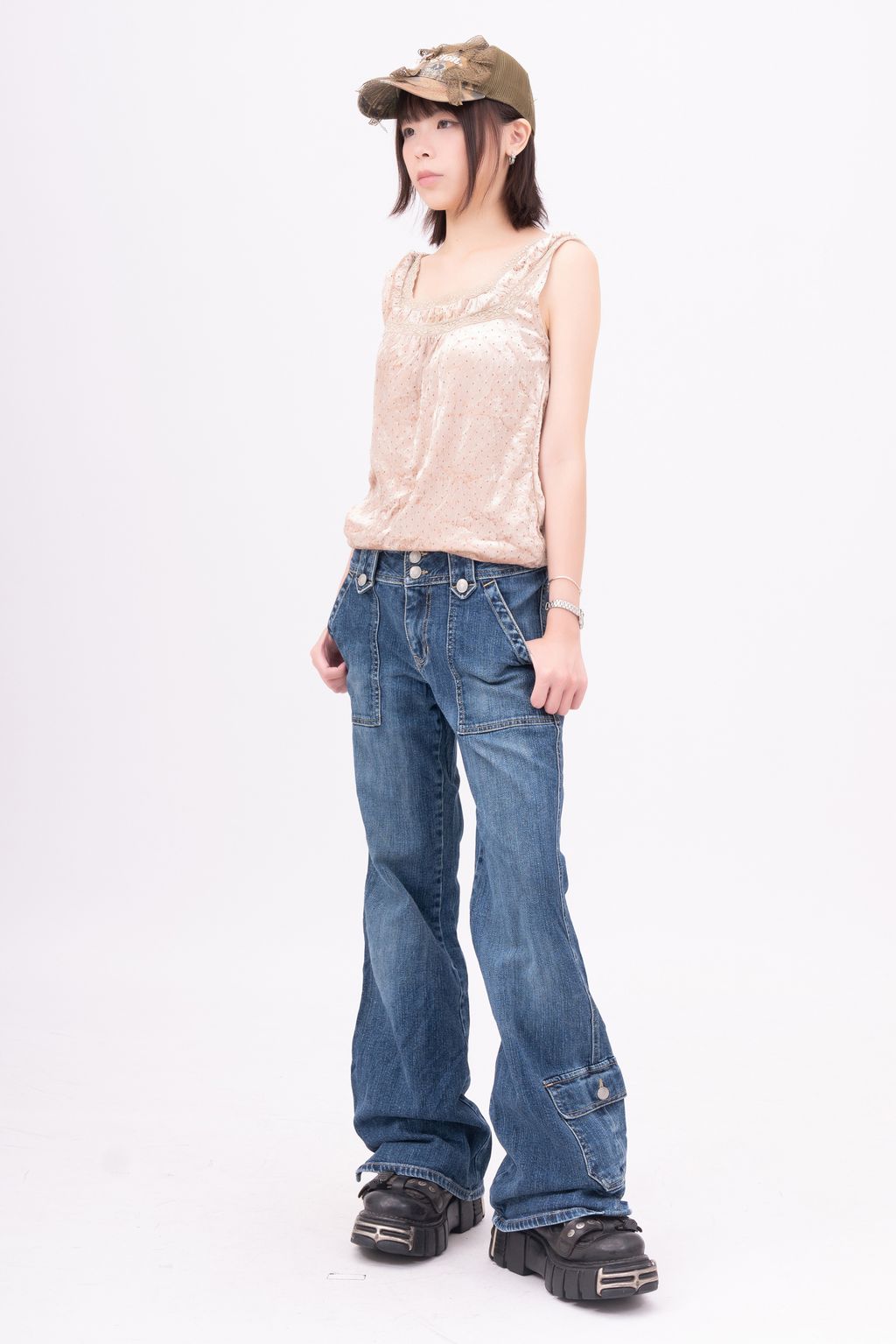 YCW04468