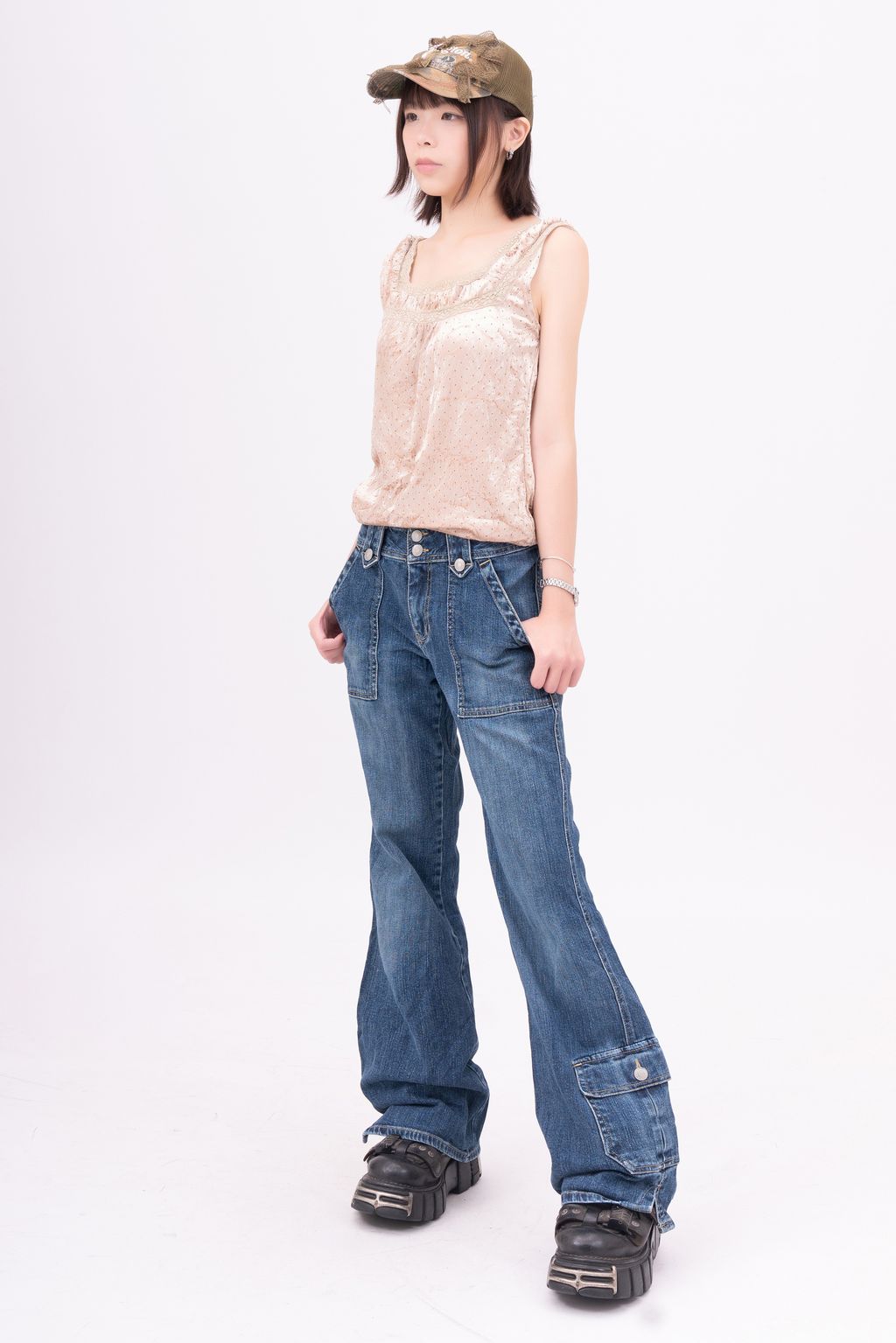 YCW04466