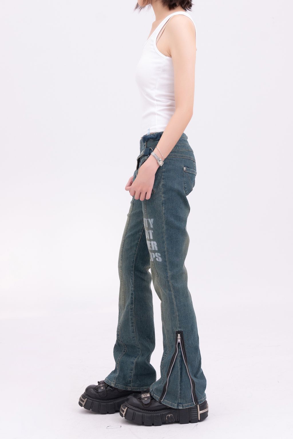 YCW04298