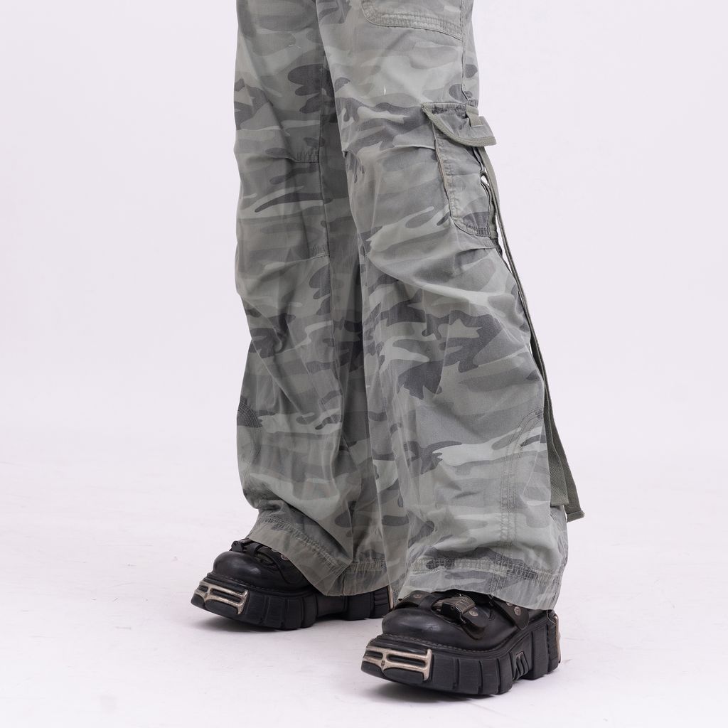 YCW04374